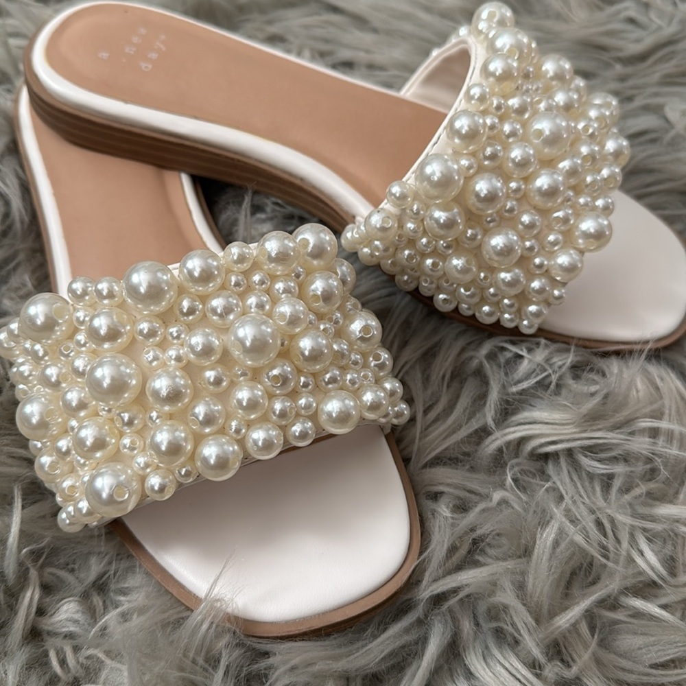 Peak white women candles … super cute.